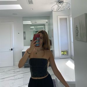 black corset top. so comfortable and stretchy. perfect for a night out!